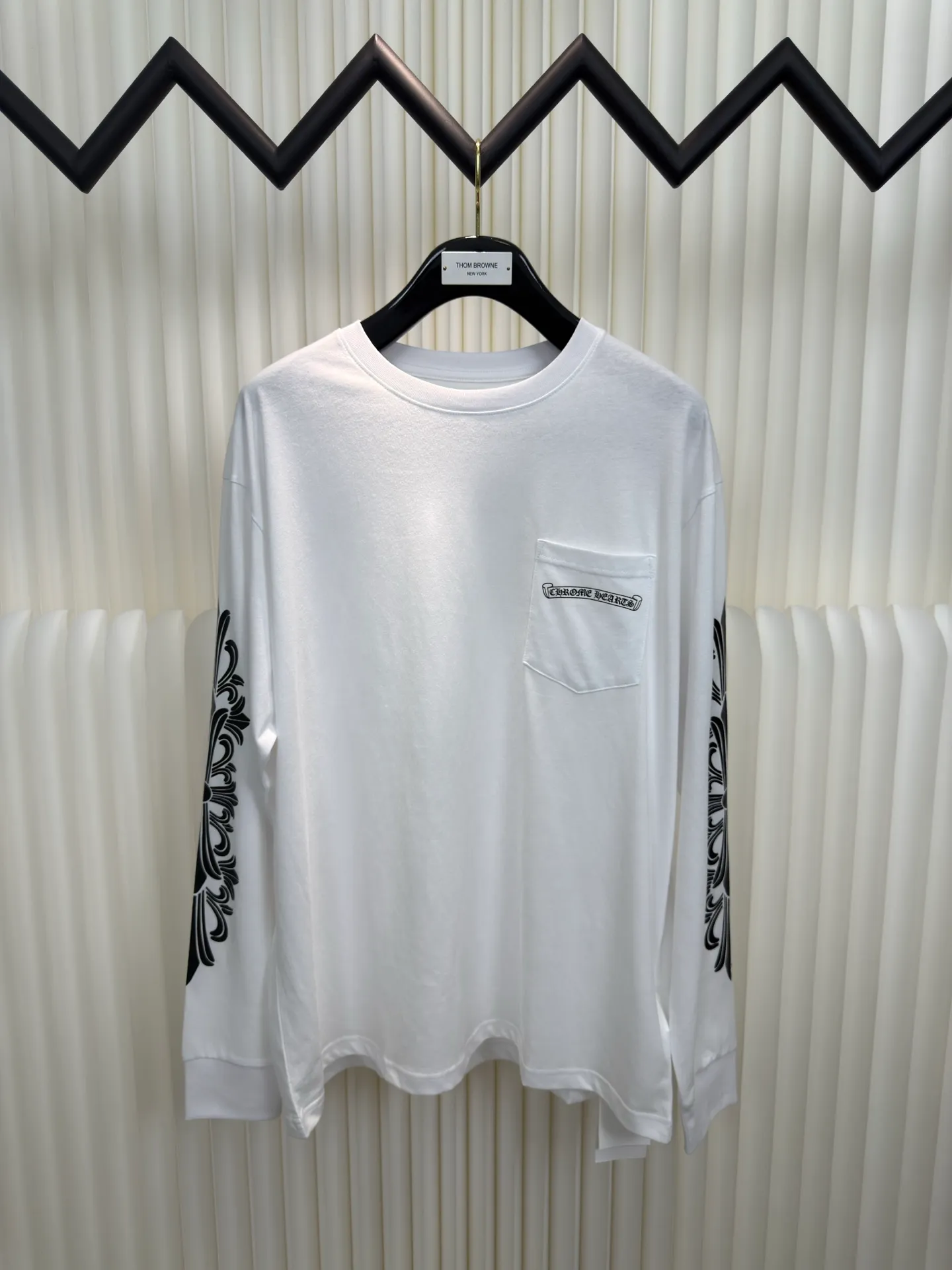 P310 Chrome Hear Aspen Graffiti Limited Long Sleeve The fabric is made of 26-woven 220g cotton material. The printing is ink printing. Customized accessories. Size S M L